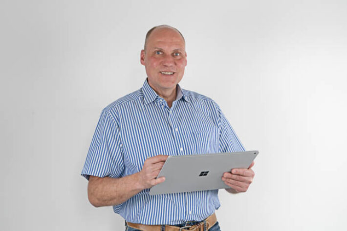 Rainer Flaute with tablet in his hands